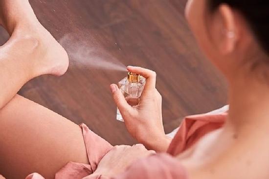 6 mẹo giúp nước hoa lưu hương lâu hơn để tạo ấn tượng với đối phương