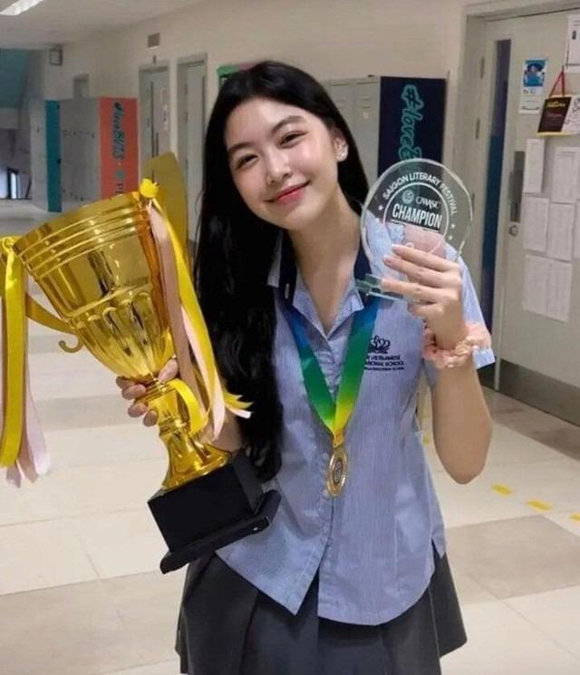 Visual của ái nữ nhà MC Quyền Linh tài sắc vẹn toàn, được ví như Lọ Lem ngoài đời thực-9