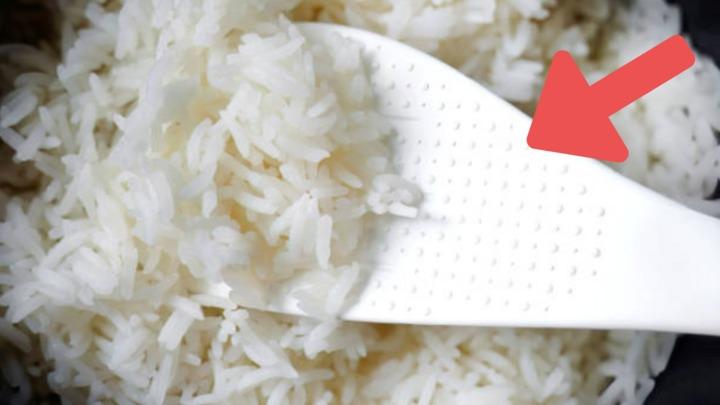 Các chấm sần trên muôi xới cơm có tác dụng gì?-1