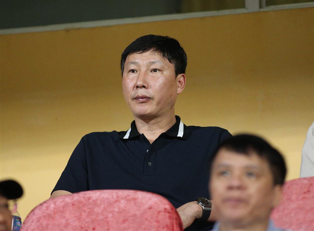 HLV Kim Sang Sik ra mắt: Kỳ vọng thành công như thầy Park-2