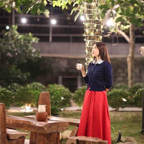 Nhan sắc đời thực của nữ ca sĩ gốc Đà Nẵng: 43 tuổi chưa chồng, eo thon, có làn da bóng mịn-3