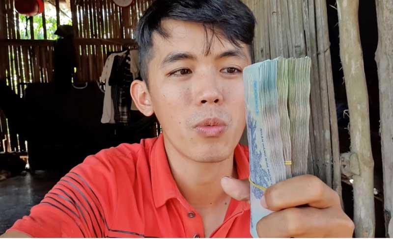 YouTuber nghèo nhất Việt Nam từ phụ hồ đổi đời nhờ clip đồng quê triệu view, cuộc sống hiện tại ra sao?-4