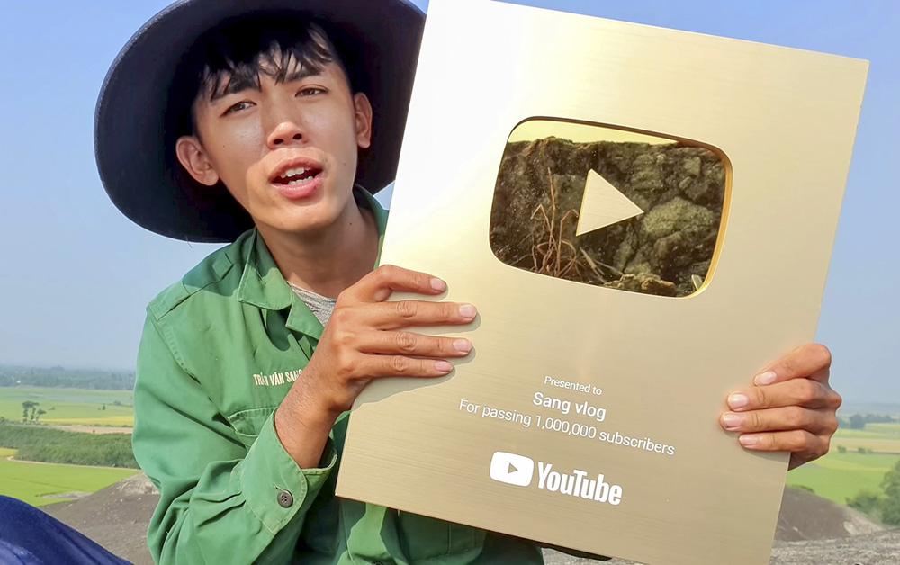 YouTuber nghèo nhất Việt Nam từ phụ hồ đổi đời nhờ clip đồng quê triệu view, cuộc sống hiện tại ra sao?-3