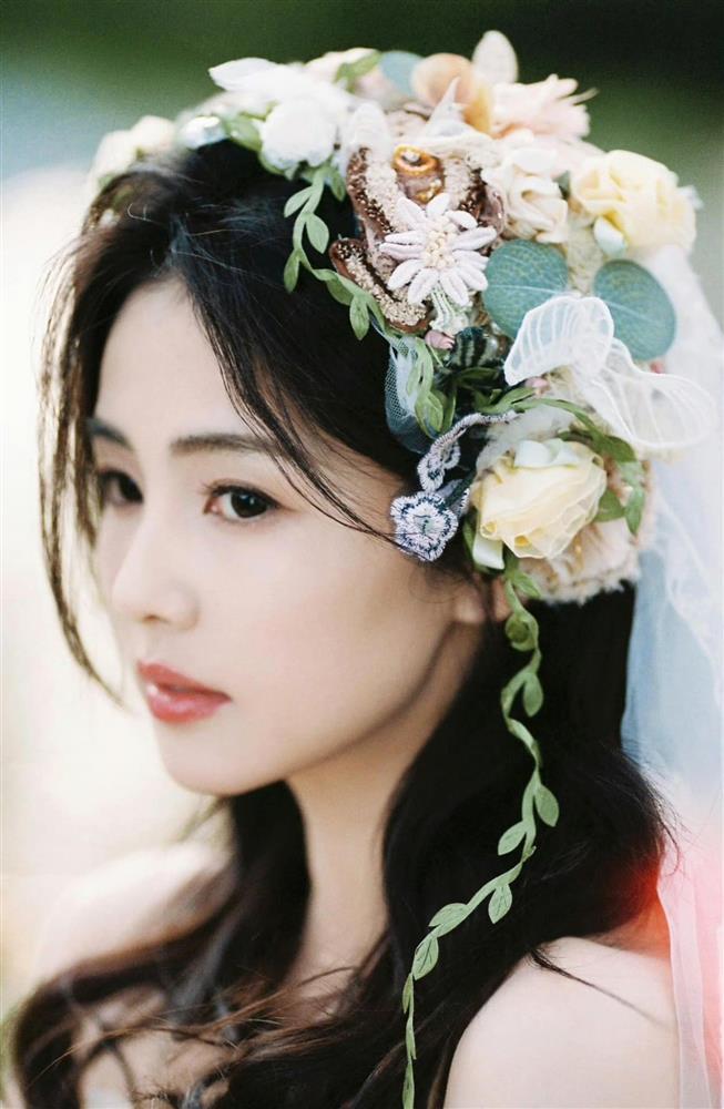 Bạch Lộc theo chồng bỏ cuộc chơi, gây sốt với loạt ảnh cưới theo phong cách ông bà anh?-1