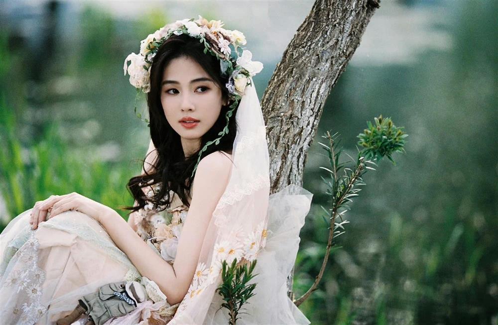 Bạch Lộc theo chồng bỏ cuộc chơi, gây sốt với loạt ảnh cưới theo phong cách ông bà anh?-2