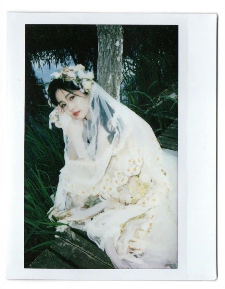 Bạch Lộc theo chồng bỏ cuộc chơi, gây sốt với loạt ảnh cưới theo phong cách ông bà anh?-3