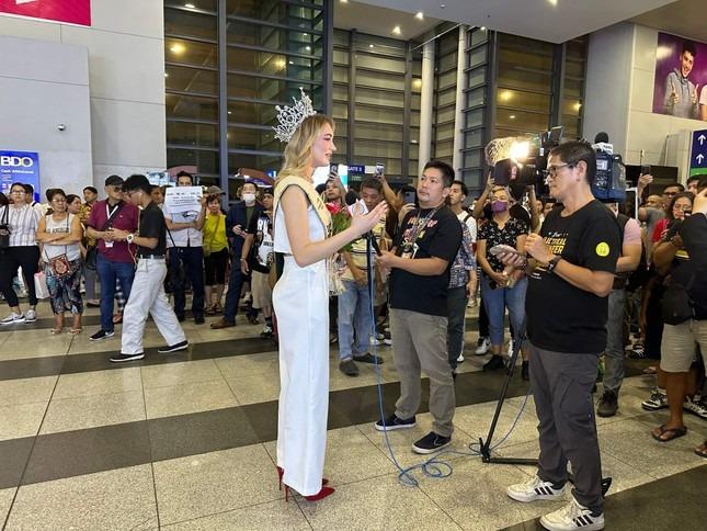 Đương kim Hoa hậu Trái Đất xuống sắc sau 5 tháng đăng quang ở Việt Nam-2