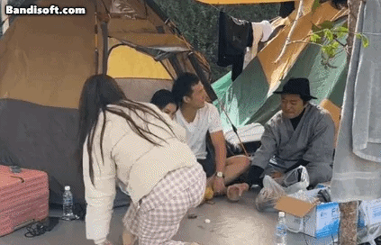 Cặp sao Việt ở Lật Mặt 7 vướng tin đồn phim giả tình thật, lộ clip triệu view dựa sát nhau không rời-1