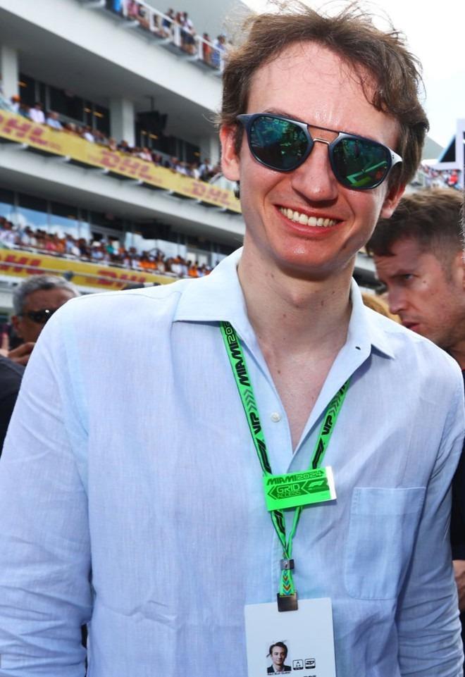 Lisa và bạn trai CEO lại gây sốt ở Mỹ: Khoảnh khắc lén nhìn đối phương khiến MXH bùng nổ!-2