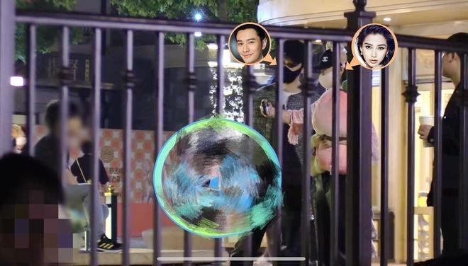 Angelababy - Huỳnh Hiểu Minh không tương tác, mặt nặng như chì khi cùng đưa con đi chơi-1