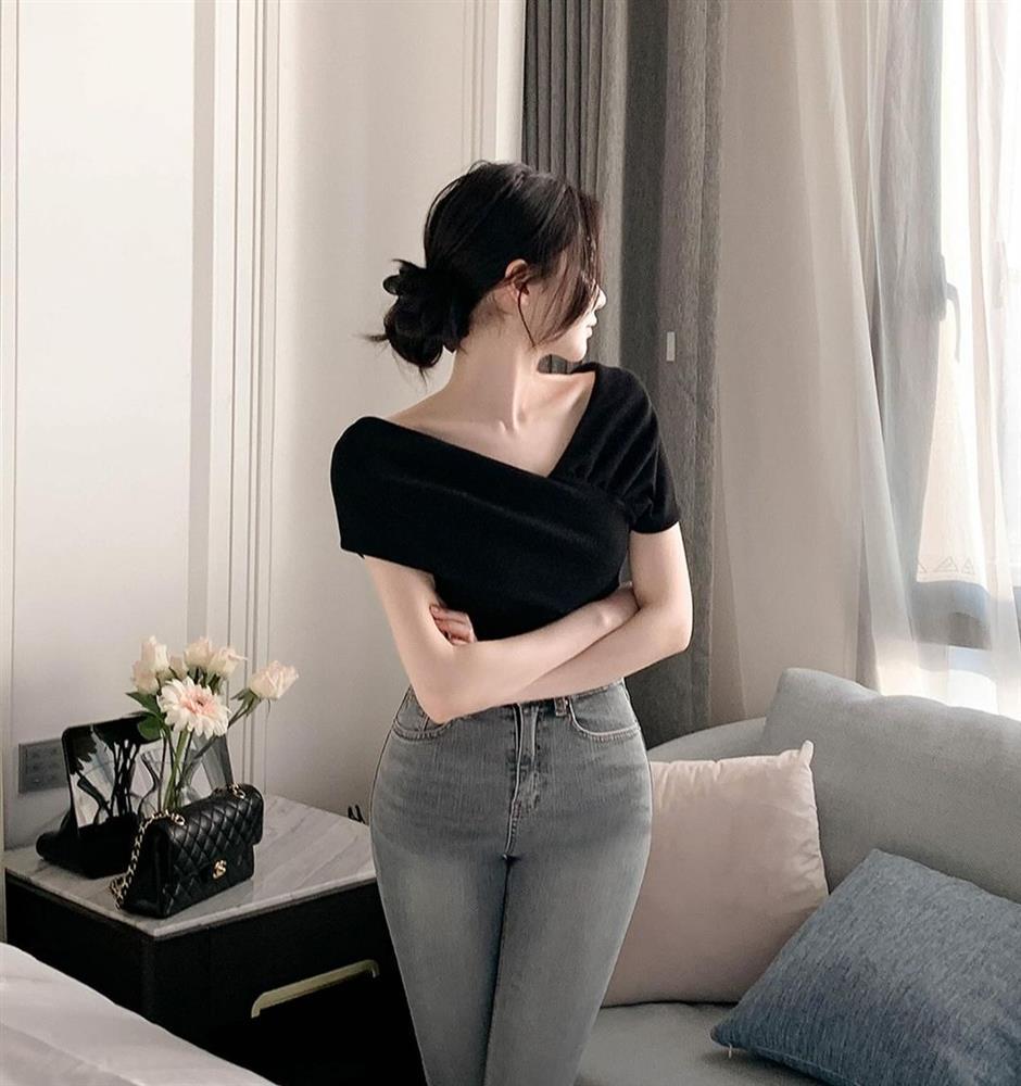 Kiểu áo trễ vai đáng sắm nhất trong mùa hè: Diện được 2 kiểu, từ thanh lịch đến gợi cảm-3