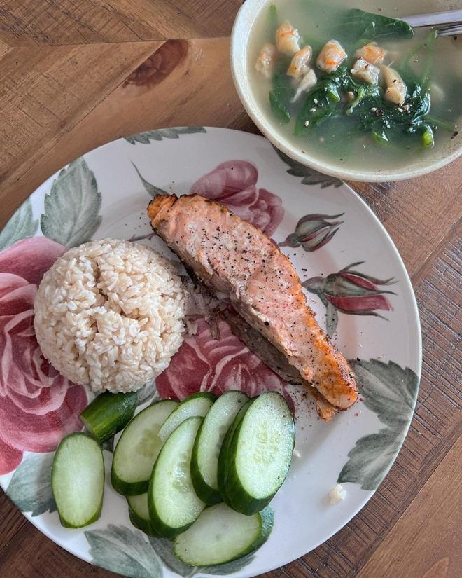 Kỳ Duyên xúc động nhìn lại ảnh thời phát tướng, tiết lộ thực đơn gần 30 món giảm cân, lấy lại rãnh 11-9