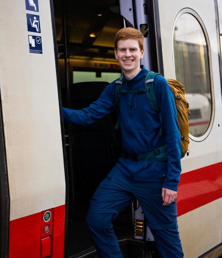 Sống du mục trên tàu hỏa khoang hạng nhất 2 năm, chàng trai 17 tuổi gây sốt-1