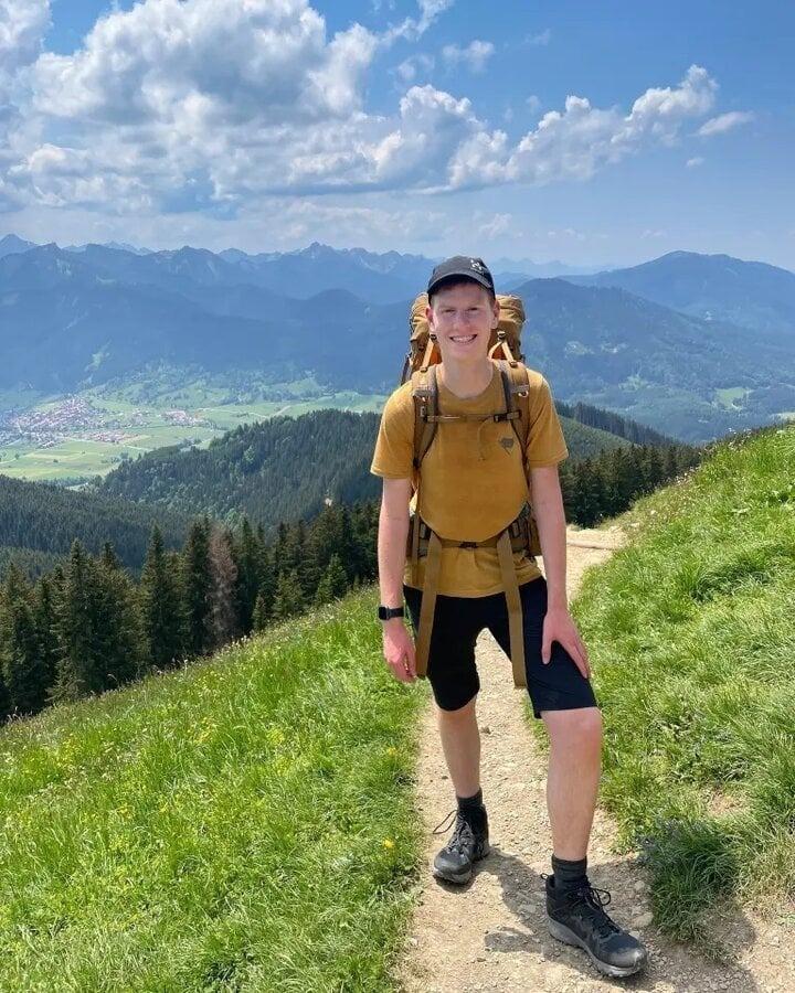 Sống du mục trên tàu hỏa khoang hạng nhất 2 năm, chàng trai 17 tuổi gây sốt-3