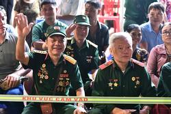 Xếp hàng từ tinh mơ ngồi chờ xem diễu binh mừng 70 năm Chiến thắng Điện Biên Phủ