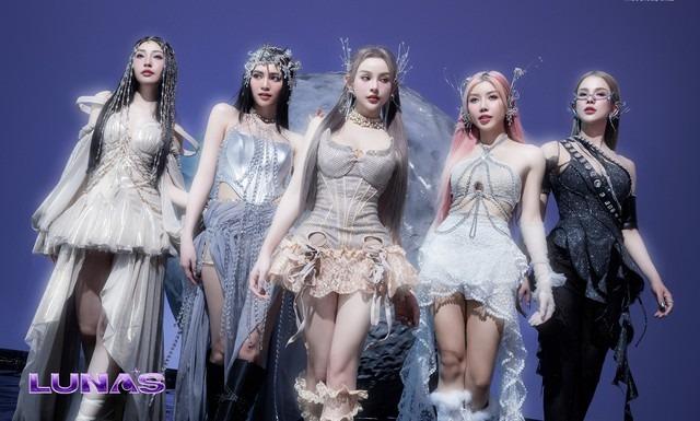 Các Chị Đẹp miệt mài thu âm cho màn debut của LUNAS, 2 Chị Đẹp vắng mặt vì lí do đậm chất phú bà-3