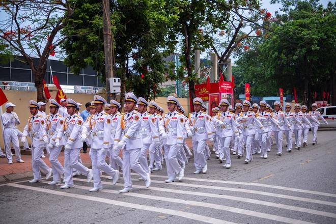 Khen hết lời, dân mạng tìm kiếm MC có giọng đọc thấm từng giác quan tại lễ diễu binh, diễu hành kỷ niệm 70 năm chiến thắng Điện Biên Phủ-2