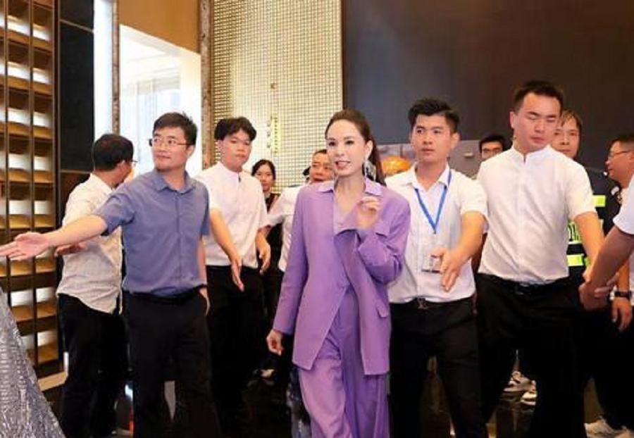 Mỹ nhân U60 không chồng, không con, gây chú ý mỗi lần xuất hiện, nhẹ nhàng bỏ túi gần 3 tỷ-3