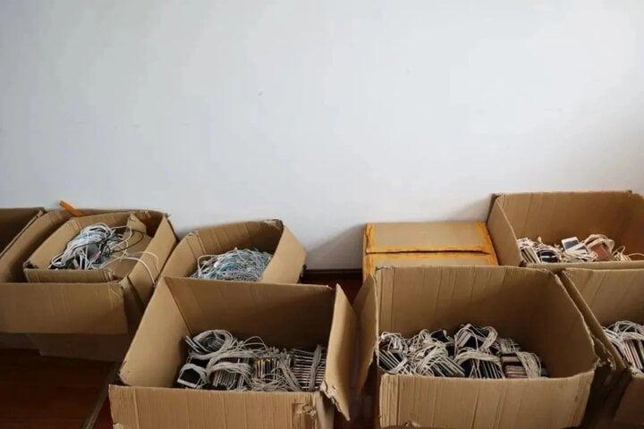 Đi tù sau khi kiếm gần 11 tỷ đồng nhờ dùng 4.600 điện thoại cày view ảo-2