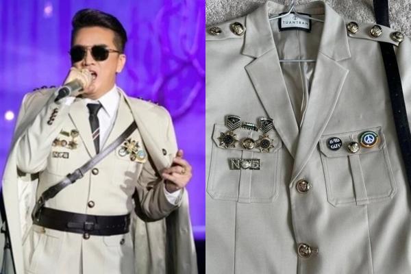 Đeo huy hiệu lạ trong liveshow, Đàm Vĩnh Hưng thiếu cẩn trọng và nhạy cảm?-3