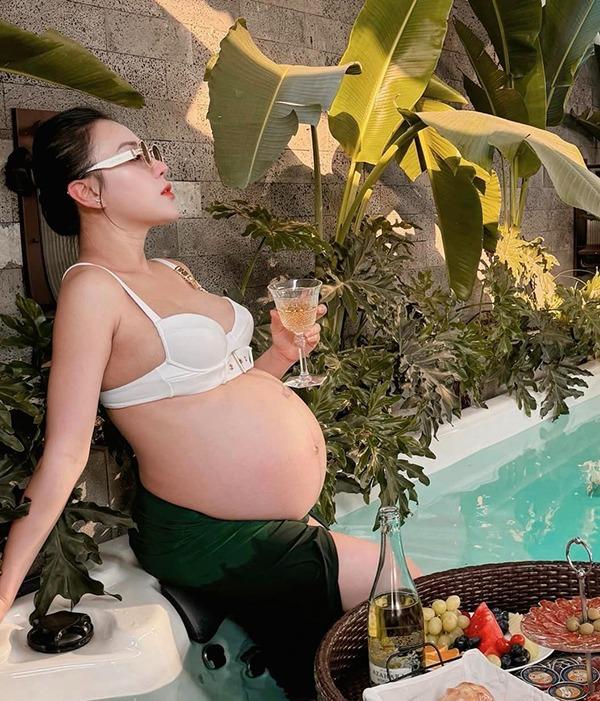 Phương Oanh tăng 20kg ở tháng cuối thai kỳ, khẳng định chưa sinh em bé