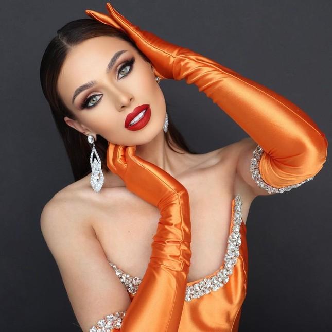 Điểm bất thường trong tâm thư từ bỏ danh hiệu của Hoa hậu Mỹ-1