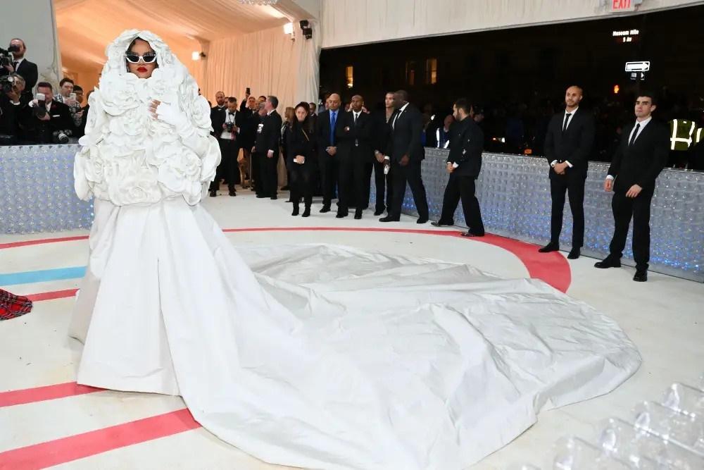 Những bộ cánh ấn tượng của Rihanna qua các mùa Met Gala