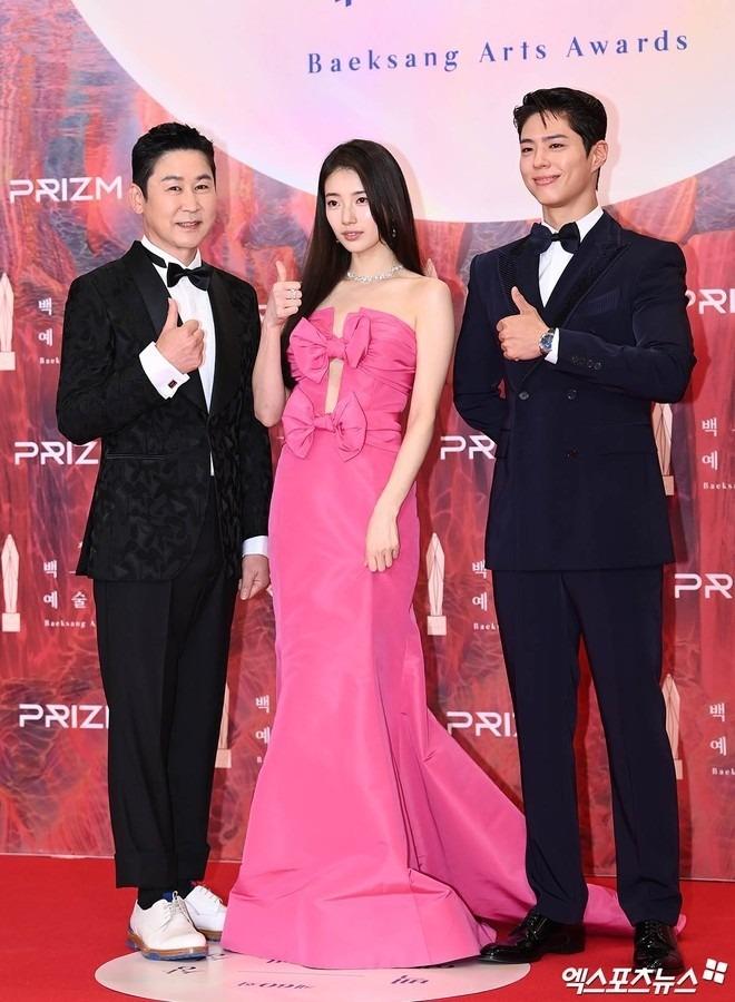 Thảm đỏ Baeksang: Tình đầu quốc dân diện váy cắt xẻ, Kim Soo Hyun lẻ bóng-1