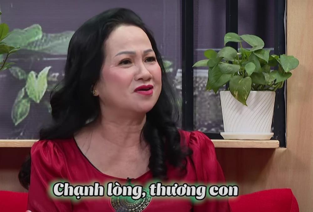 Đưa con gái về nhà chồng, bố mẹ lặng người thấy gia cảnh chú rể-1