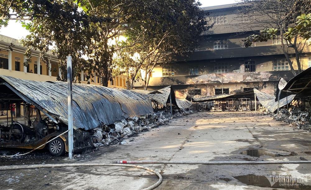 Cháy lớn tại trường điện lực ở Hội An, 40 xe điện bị thiêu rụi-3