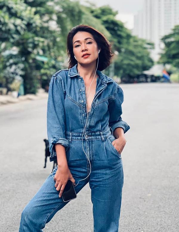 Sắc vóc tuổi U50 của người đẹp phim Lật Mặt: Sexy, trẻ hơn tuổi nhờ chăm làm 3 việc này-5