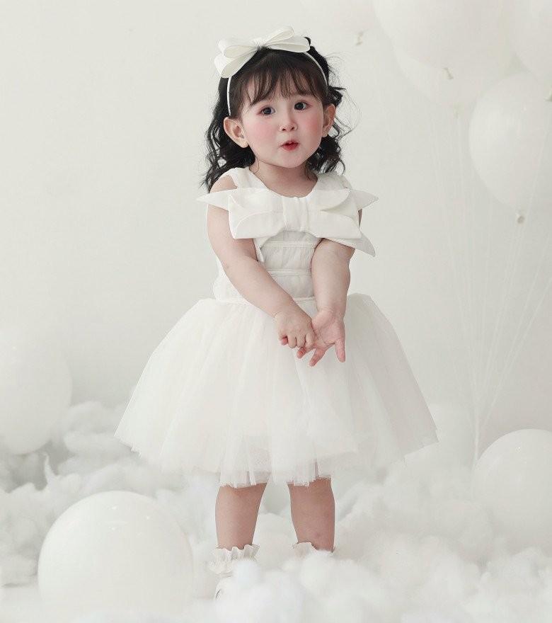 Bé gái Hà Nội diện mạo xinh như búp bê, đắt show làm mẫu, 2 tuổi có cát-xê 15 triệu/tháng-2