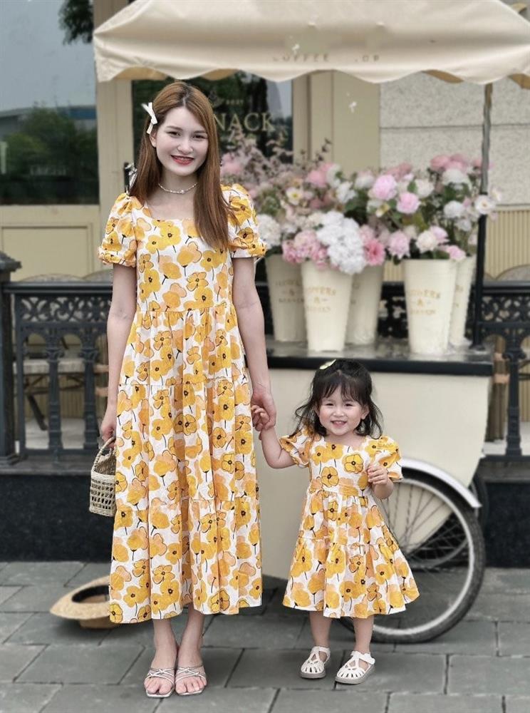 Bé gái Hà Nội diện mạo xinh như búp bê, đắt show làm mẫu, 2 tuổi có cát-xê 15 triệu/tháng-5