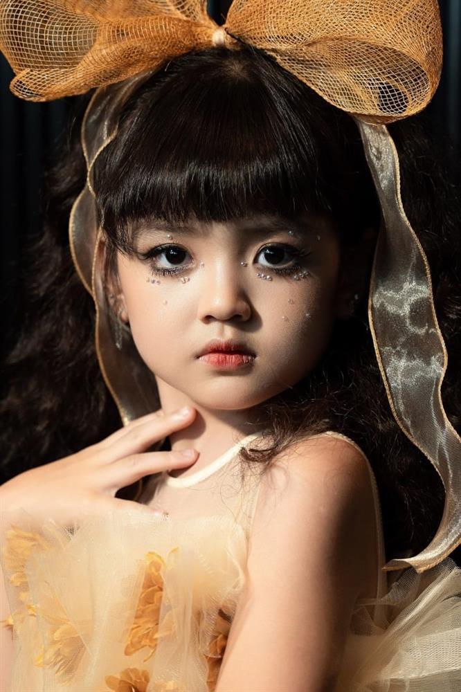 Bé gái Hà Nội diện mạo xinh như búp bê, đắt show làm mẫu, 2 tuổi có cát-xê 15 triệu/tháng-6