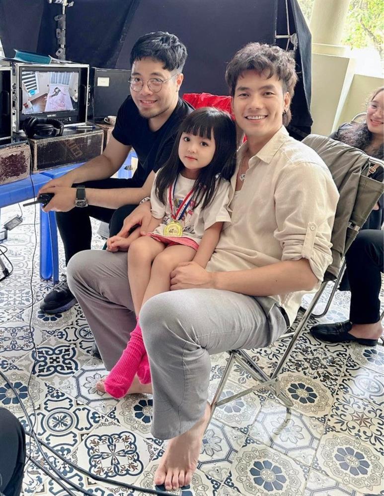 Bé gái Hà Nội diện mạo xinh như búp bê, đắt show làm mẫu, 2 tuổi có cát-xê 15 triệu/tháng-9