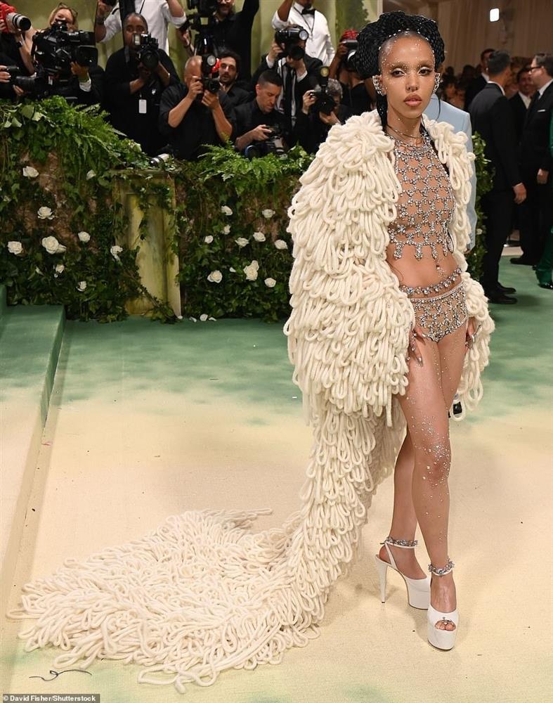 Tại sao lại khỏa thân đến Met Gala?-4