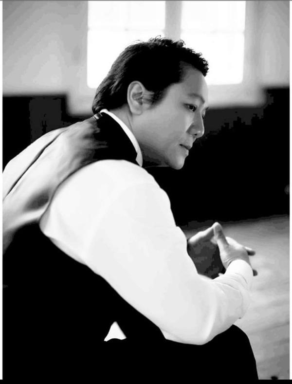 NSND dòng nhạc đỏ, giữ chức Phó Giám đốc Học viện Âm nhạc quốc gia: Sống hạnh phúc bên vợ cùng nghề ít ghen-1