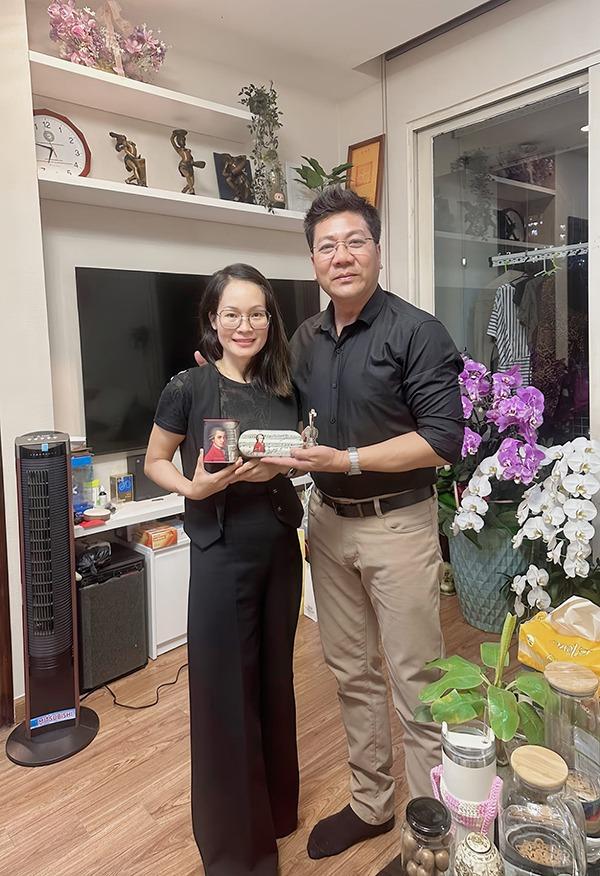NSND dòng nhạc đỏ, giữ chức Phó Giám đốc Học viện Âm nhạc quốc gia: Sống hạnh phúc bên vợ cùng nghề ít ghen-6