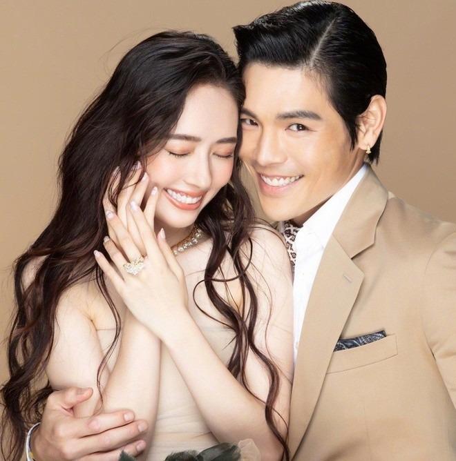 Con trai ông trùm giải trí Hong Kong xuống sắc như bộ xương di động sau ồn ào ngoại tình, diễn xuất dở tệ nhưng chẳng bị chê một lời-8