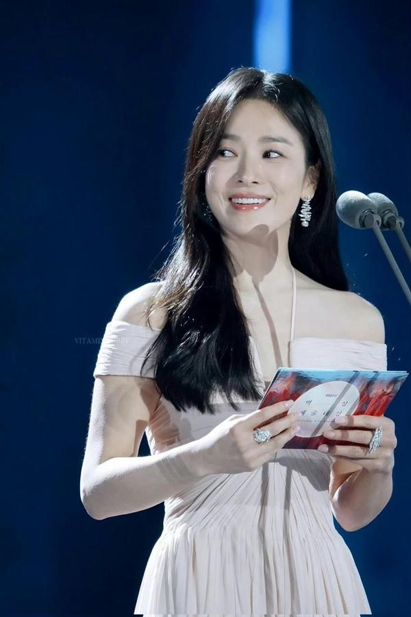 Vẻ đẹp tuổi 43 của Song Hye Kyo-5