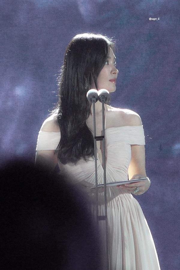 Vẻ đẹp tuổi 43 của Song Hye Kyo-8