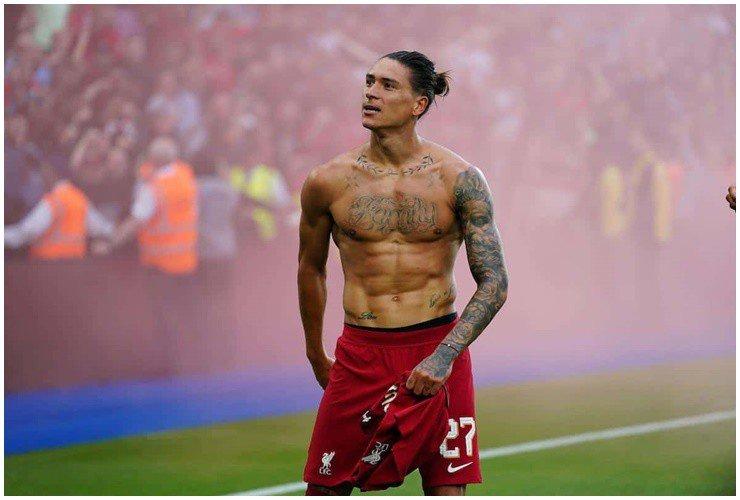 Cầu thủ có mẹ bán ve chai, ôm bụng đói đi ngủ giờ có cuộc sống ra sao?-2