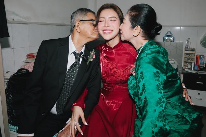 Minh Tú lần đầu chia sẻ đám hỏi bí mật: Quyết định tổ chức sau 1 tin nhắn, lý do người bố quá cố không chịu may đồ mới gây xót xa-9