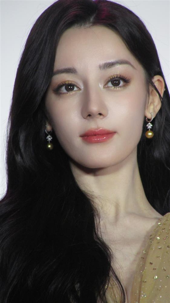 Cận ảnh gương mặt đẹp không tỳ vết của Địch Lệ Nhiệt Ba qua ảnh chưa chỉnh sửa-1