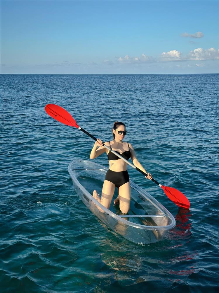 Hậu sinh con, Minh Hằng diện bikini khoe vóc dáng đồng hồ cát khiến fan xuýt xoa ghen tị-2