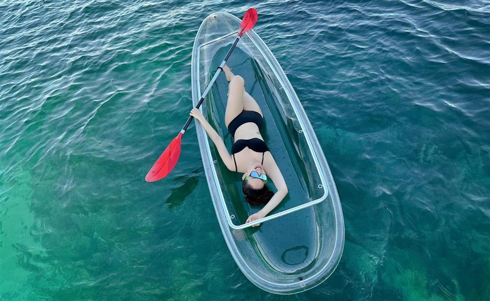 Hậu sinh con, Minh Hằng diện bikini khoe vóc dáng đồng hồ cát khiến fan xuýt xoa ghen tị-3