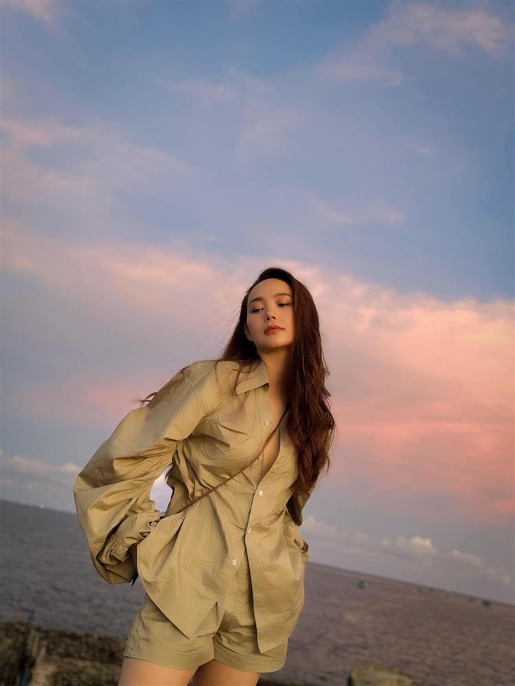 Hậu sinh con, Minh Hằng diện bikini khoe vóc dáng đồng hồ cát khiến fan xuýt xoa ghen tị-6