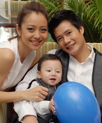 Con trai Jennifer Phạm gây sốt với mái tóc dài lãng tử, chiều cao 1m9 nổi trội, điển trai giống hệt bố-1