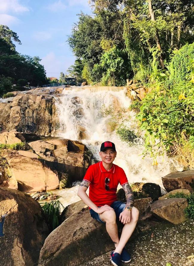 Diễn viên là trùm giang hồ màn ảnh trải qua 4 đời vợ, 3 lần phá sản: U60 viên mãn bên vợ kém 12 tuổi, xác định không có con chung-3