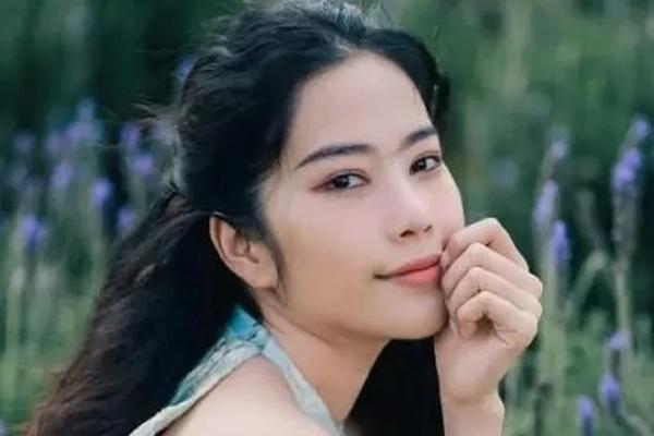 Nam Em ngày càng tàn tạ, phải buôn gánh bán bưng, khô giọng livestream bán đồ si khiến nhiều người không khỏi chạnh lòng-4